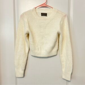 Urban Outfitters White Crew Neck Cropped Sweater NWT